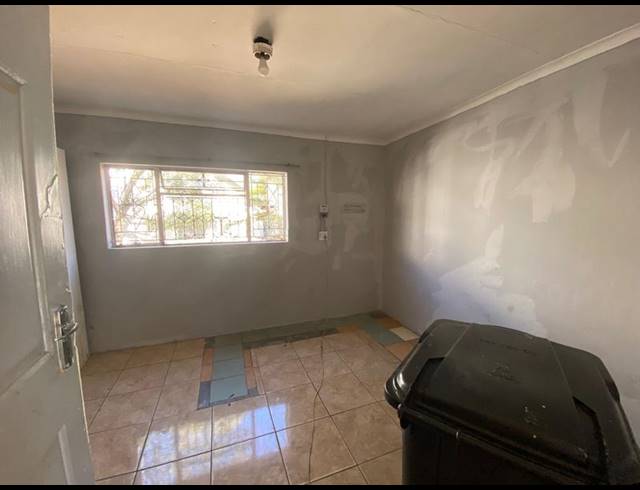 8 BEDROOM HOUSE FOR SALE IN RHODESFIELD